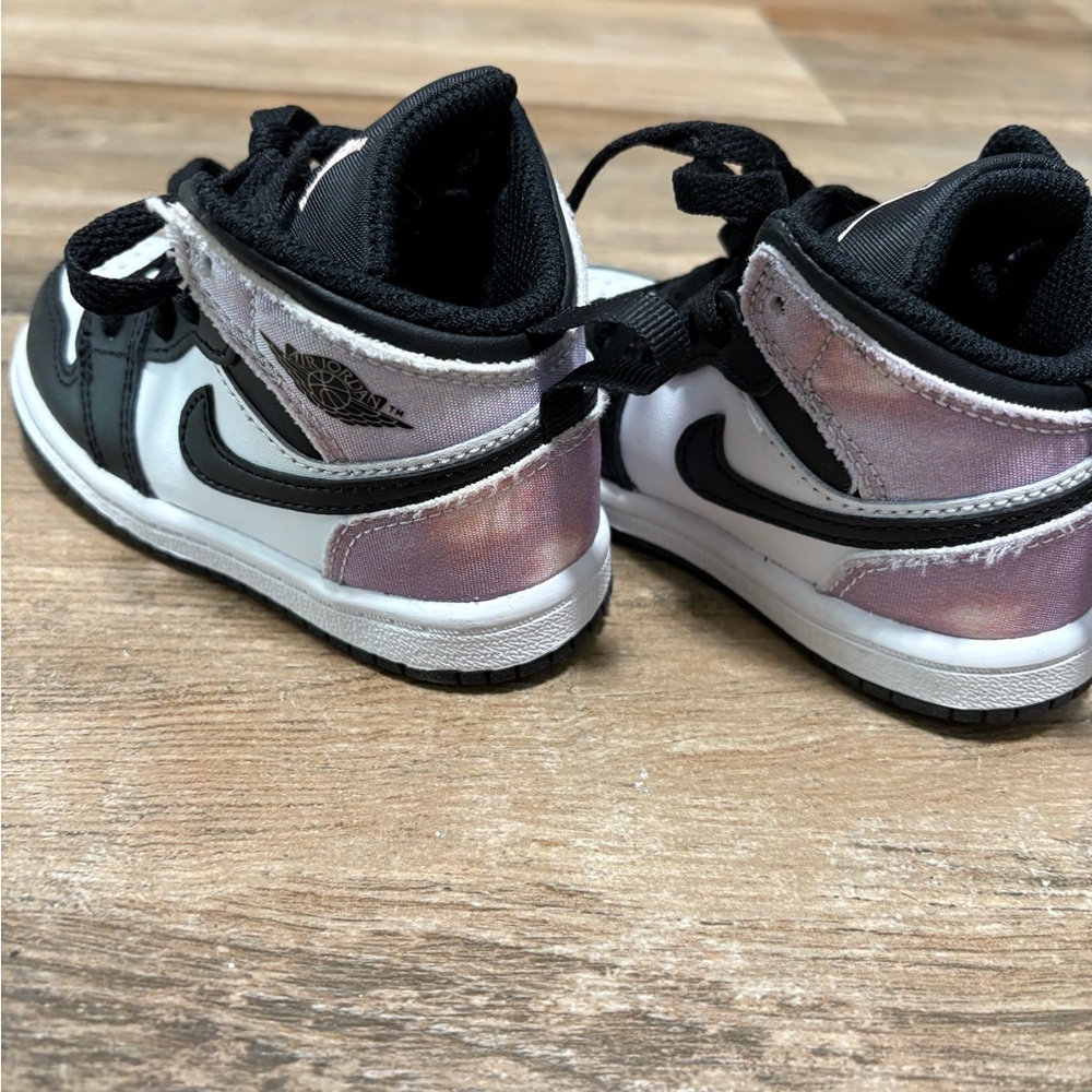 Like New Nike high dunks size 6 C for toddler girls!